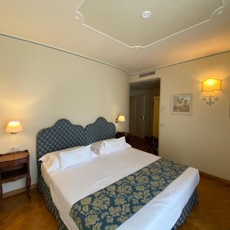 ลา วิตโตเรีย บูทิก โฮเต็ล Hotel การ์ดา ภายนอก รูปภาพ