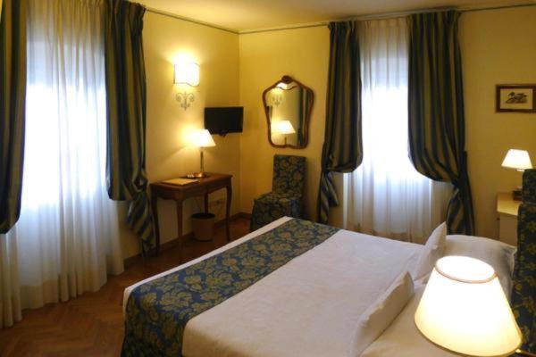 ลา วิตโตเรีย บูทิก โฮเต็ล Hotel การ์ดา ภายนอก รูปภาพ